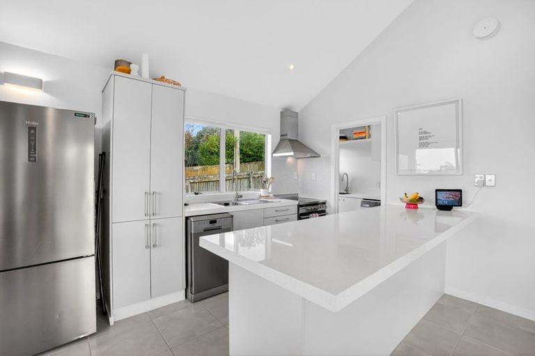 Photo of property in 2/47 Birkdale Road, Birkdale, Auckland, 0626