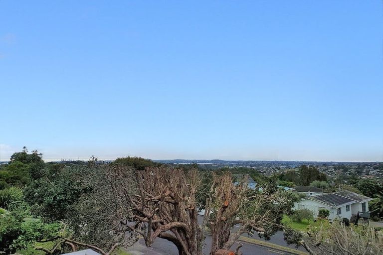 Photo of property in 15 Cyclarama Crescent, Massey, Auckland, 0614