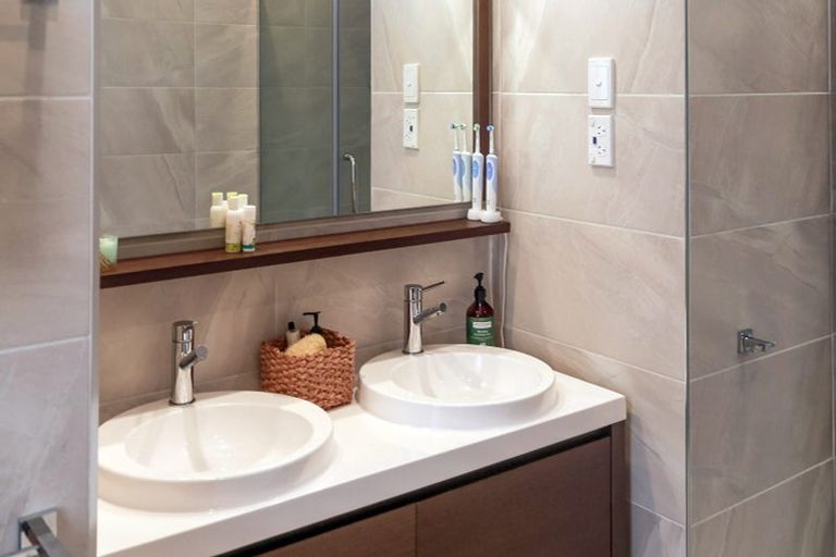 Photo of property in 8 Roseneath Terrace, Roseneath, Wellington, 6011