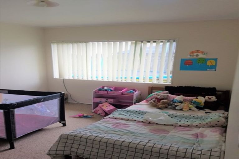 Photo of property in 5 Carn Place, Weymouth, Auckland, 2103