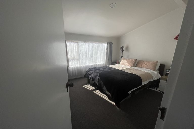 Photo of property in 1/133 Queens Drive, Lyall Bay, Wellington, 6022