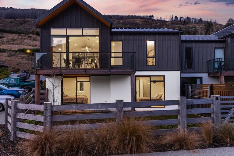 Photo of property in 8 Breaker Lane, Arthurs Point, Queenstown, 9371
