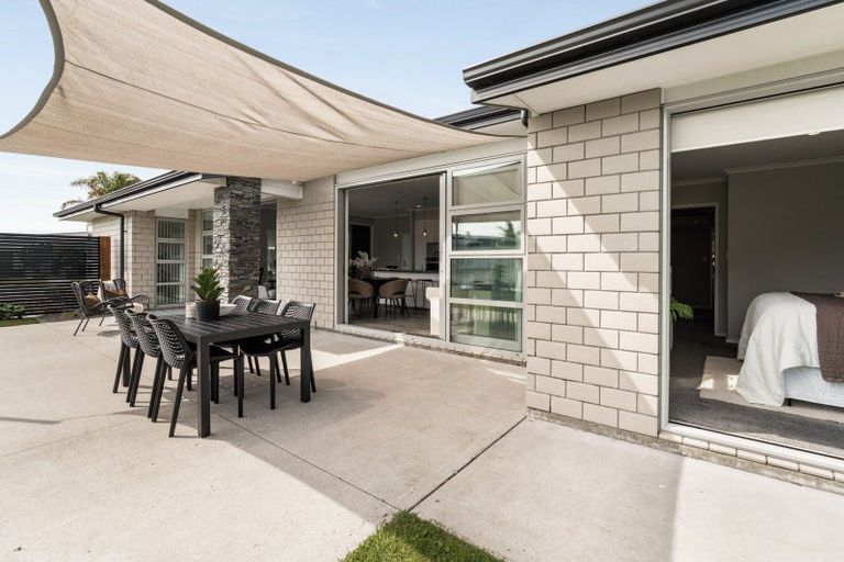 Photo of property in 15 Selliera Place, Papamoa Beach, Papamoa, 3118