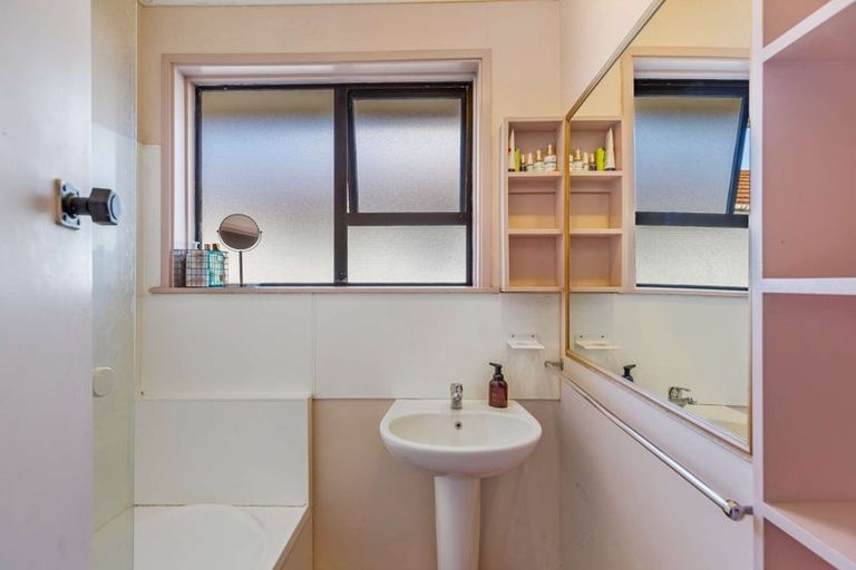 Photo of property in 41 Clyde Crescent, Roslyn, Palmerston North, 4414