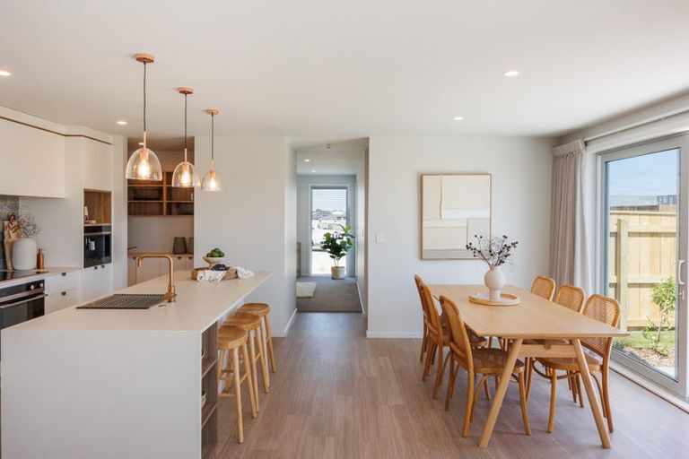 Photo of property in 68 Atlantic Drive, Fitzherbert, Palmerston North, 4410