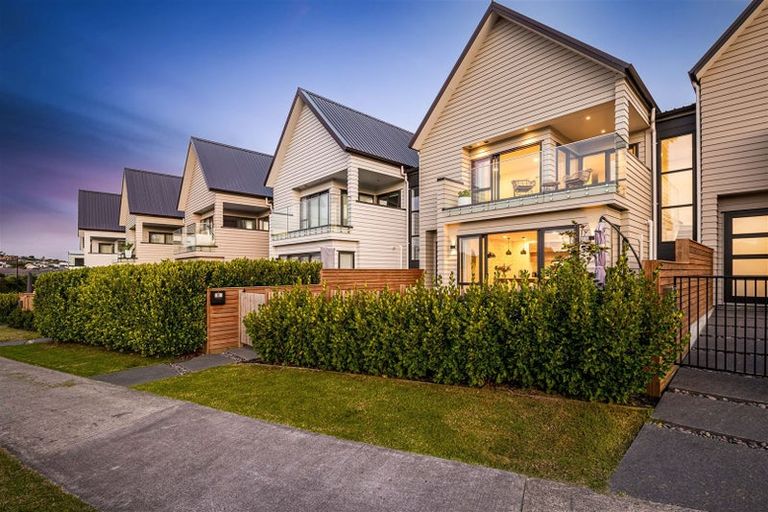 Photo of property in 10 Arran Point Parade, Orewa, 0931