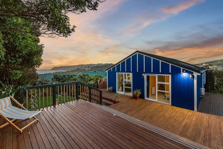 Photo of property in 2/11 Mervyn Place, Plimmerton, Porirua, 5026