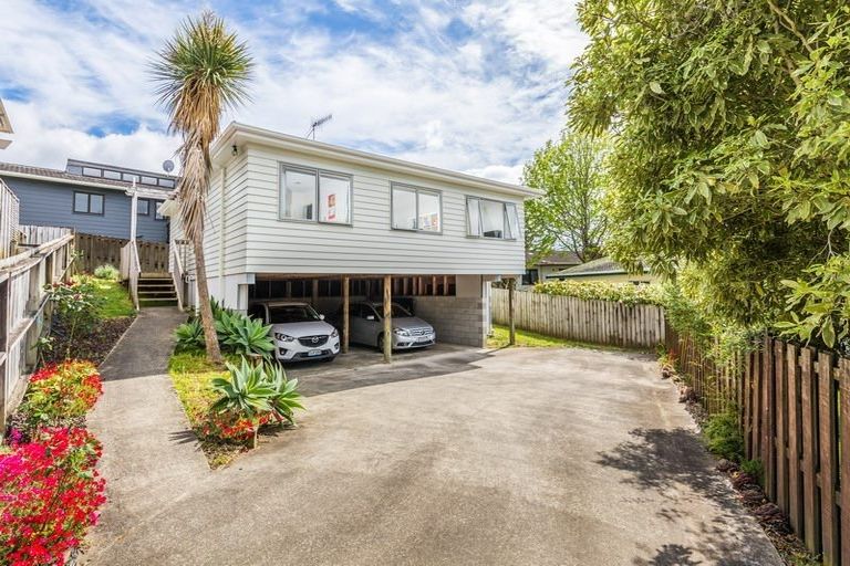 Photo of property in 1/31 Tetrarch Place, Totara Vale, Auckland, 0629