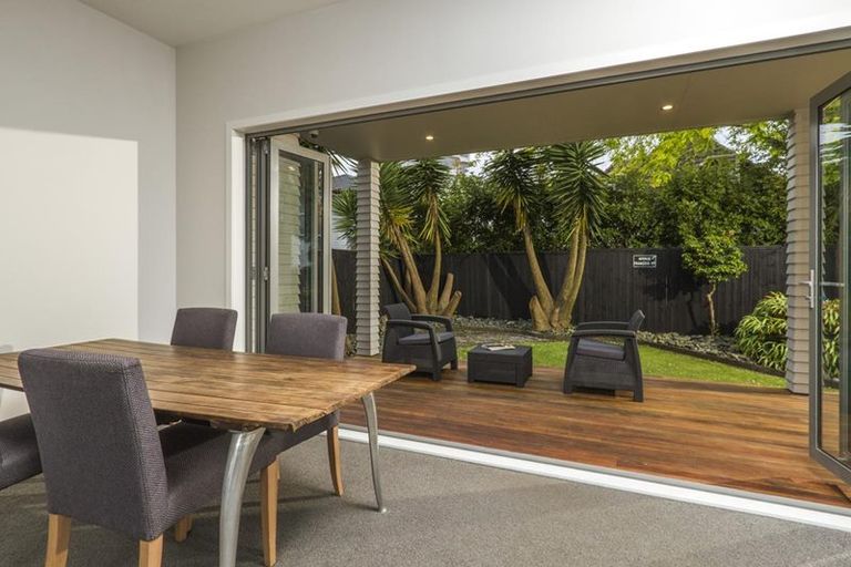 Photo of property in 16 Sylvan Park Avenue, Milford, Auckland, 0620