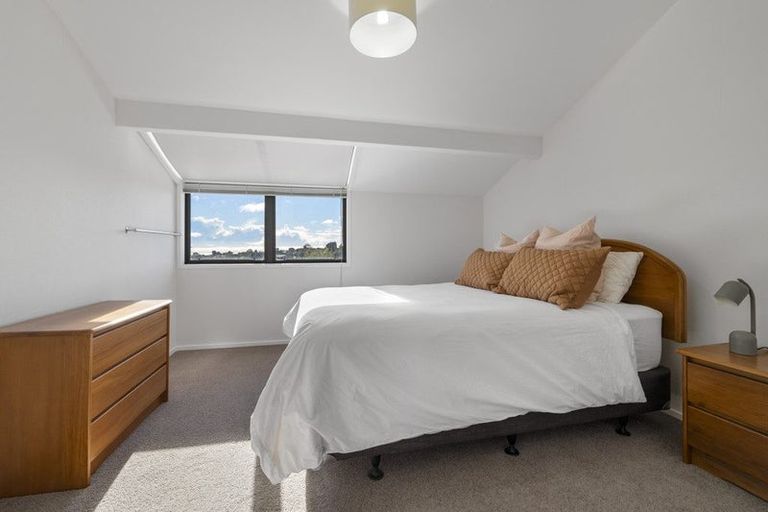 Photo of property in 64 Karina Road, Merrilands, New Plymouth, 4312