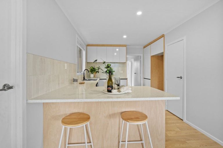 Photo of property in 16 Rhonda Avenue, Deanwell, Hamilton, 3206