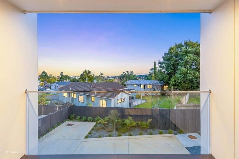 Photo of property in 8/6 Woodhouse Place, West Harbour, Auckland, 0618