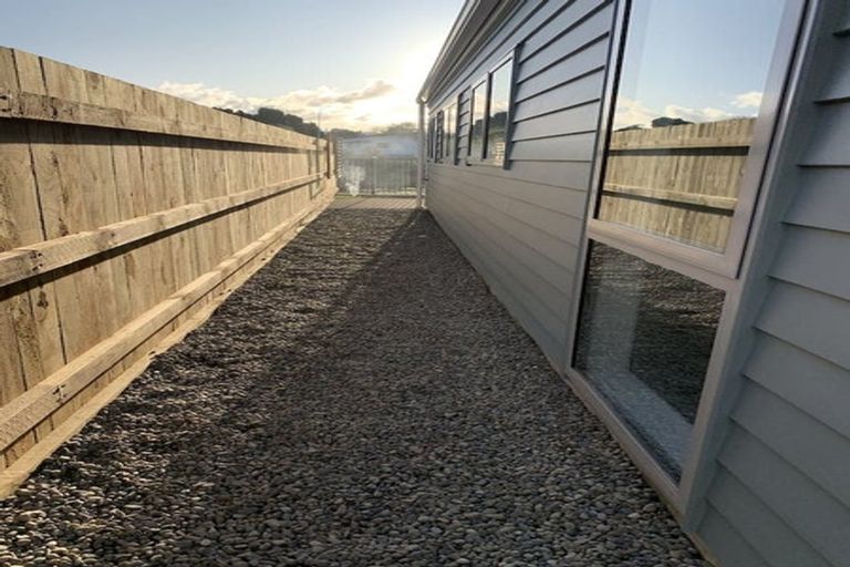 Photo of property in 28 Koru Loop, Paraparaumu, 5032
