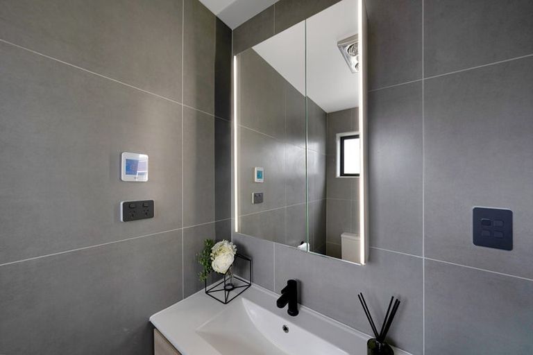 Photo of property in 6c Athena Drive, Totara Vale, Auckland, 0629