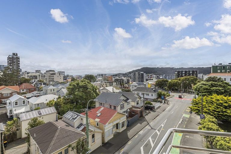 Photo of property in Winslow Apartments, 12/2 Ohiro Road, Aro Valley, Wellington, 6021