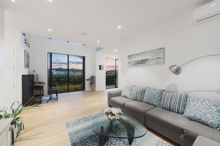 Photo of property in 6 Kina Place, Long Bay, Auckland, 0630