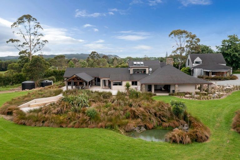 Photo of property in 255 Clifton Road, Whitford, Howick, 2571