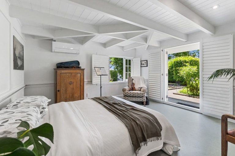 Photo of property in 11 Stanley Point Road, Stanley Point, Auckland, 0624