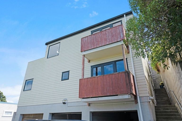 Photo of property in 19a Tio Tio Road, Miramar, Wellington, 6022