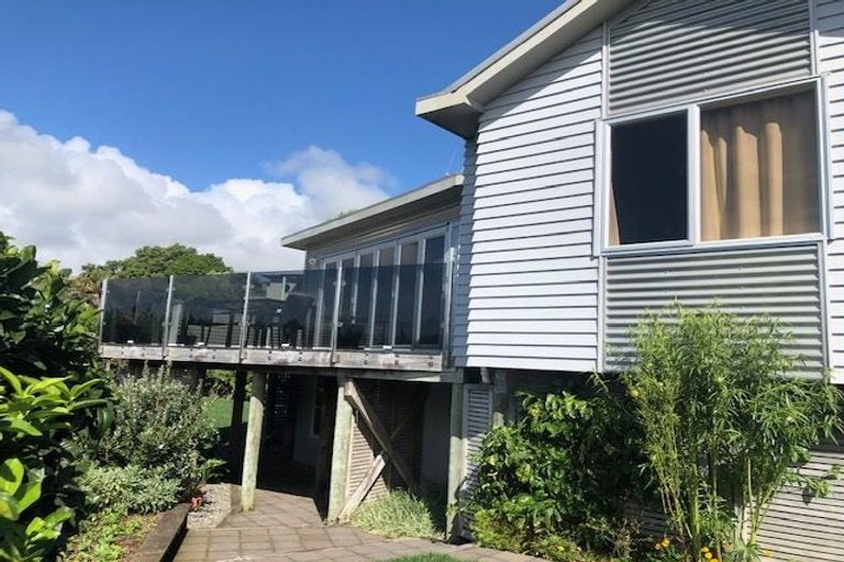 Photo of property in 21 Arden Place, Oakura, 4314