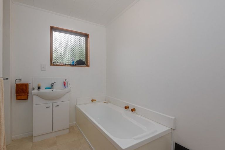 Photo of property in 32 Rata Street, Tokomaru, Palmerston North, 4474