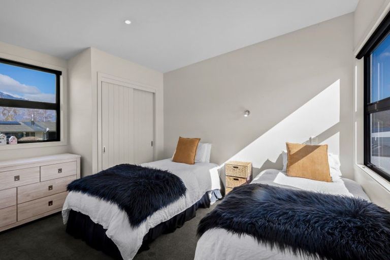 Photo of property in 4 Oregon Drive, Kelvin Heights, Queenstown, 9300