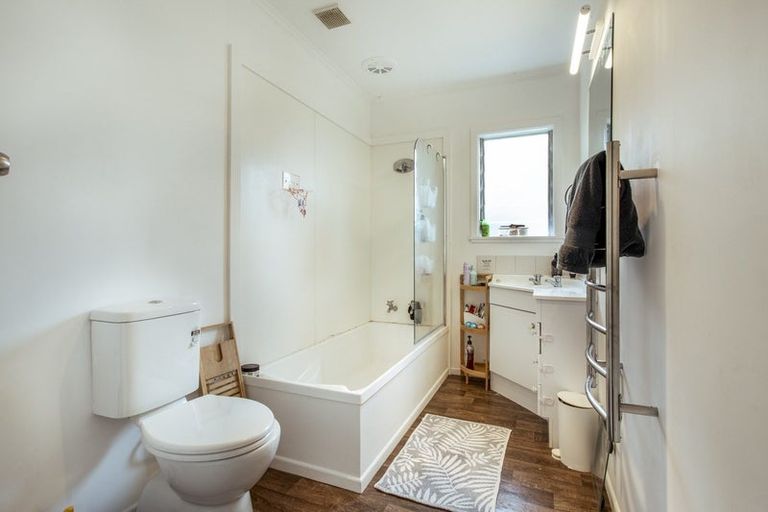 Photo of property in 11 Mangakura Road, Helensville, 0800