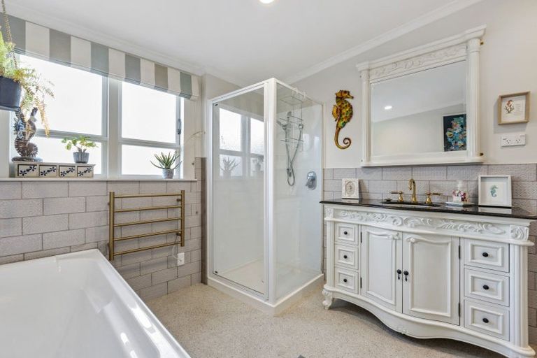 Photo of property in 17 Moreton Road, Carterton, 5713