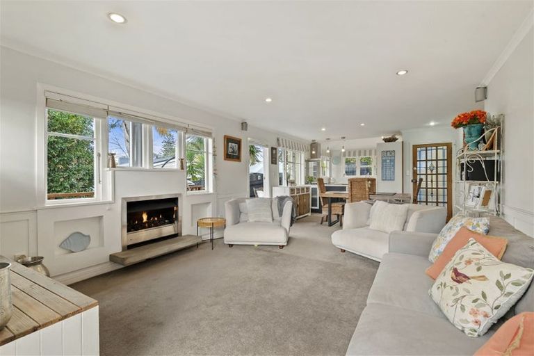 Photo of property in 113 Carlisle Road, Torbay, Auckland, 0632