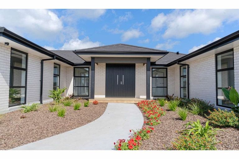 Photo of property in 11 The Lakes Drive, Kerikeri, 0230