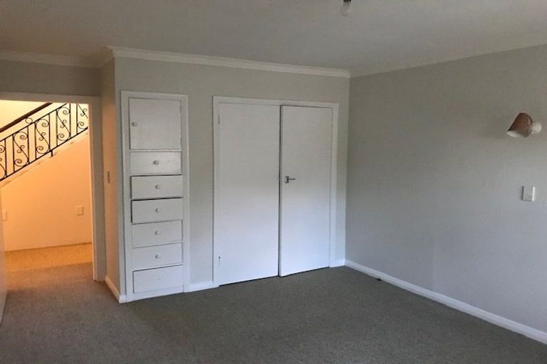 Photo of property in 7 Waiteata Road, Kelburn, Wellington, 6012