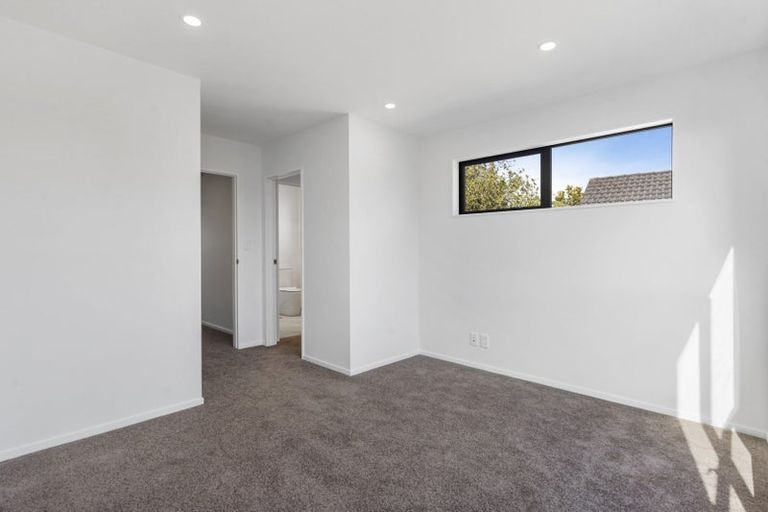 Photo of property in 8b Tahinga Street, Northcote, Auckland, 0627