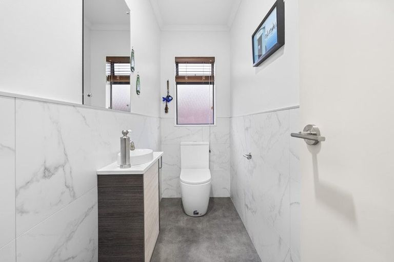 Photo of property in 44 Chesterfield Way, Orewa, 0931