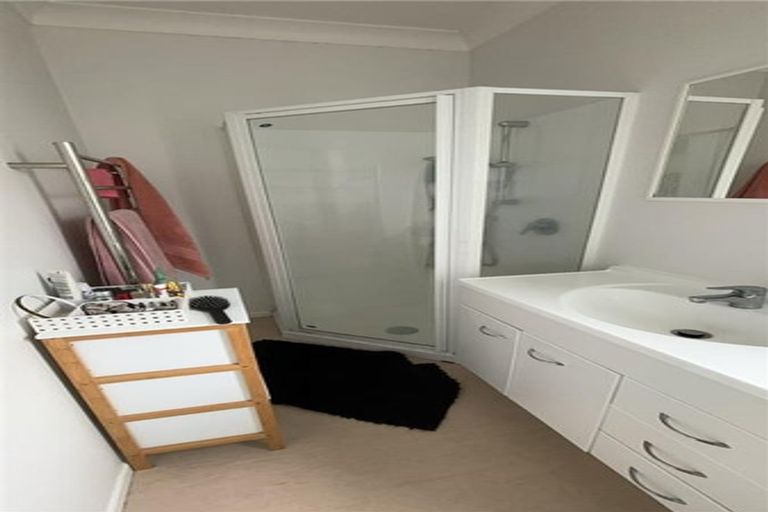 Photo of property in 121 Kelburn Parade, Kelburn, Wellington, 6012