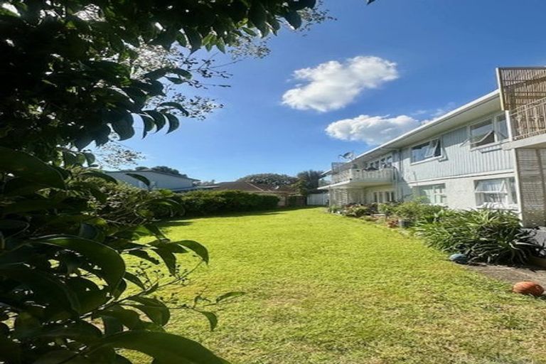 Photo of property in 4/133 Shakespeare Road, Milford, Auckland, 0620