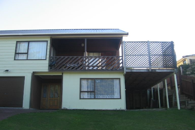 Photo of property in 12 Albatross Close, Whitby, Porirua, 5024