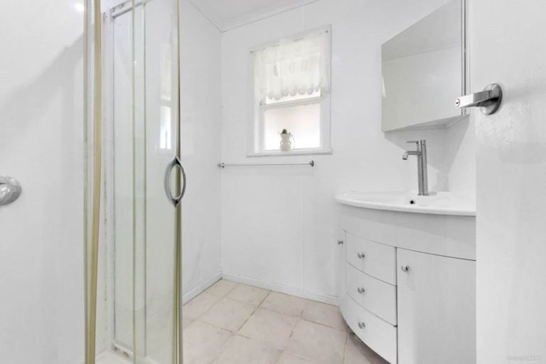 Photo of property in 17 Tamariki Avenue, Kelston, Auckland, 0602