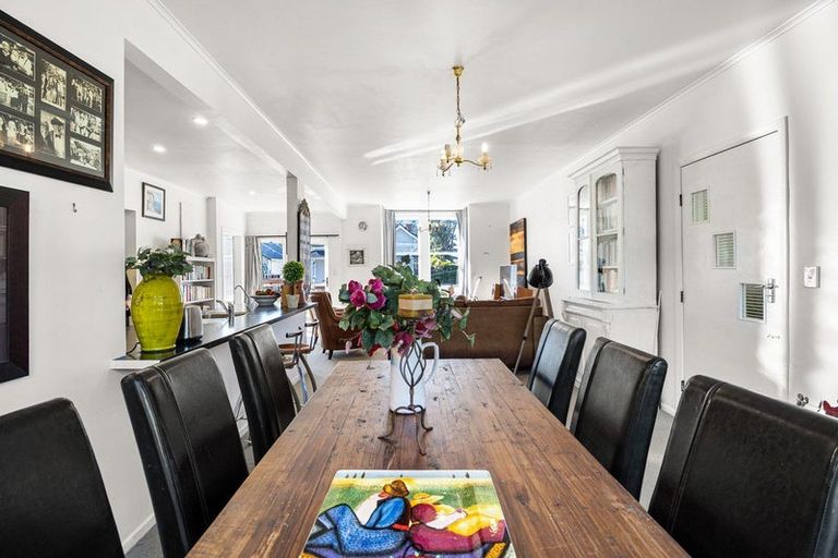 Photo of property in 28 Carrington Street, New Plymouth, 4310