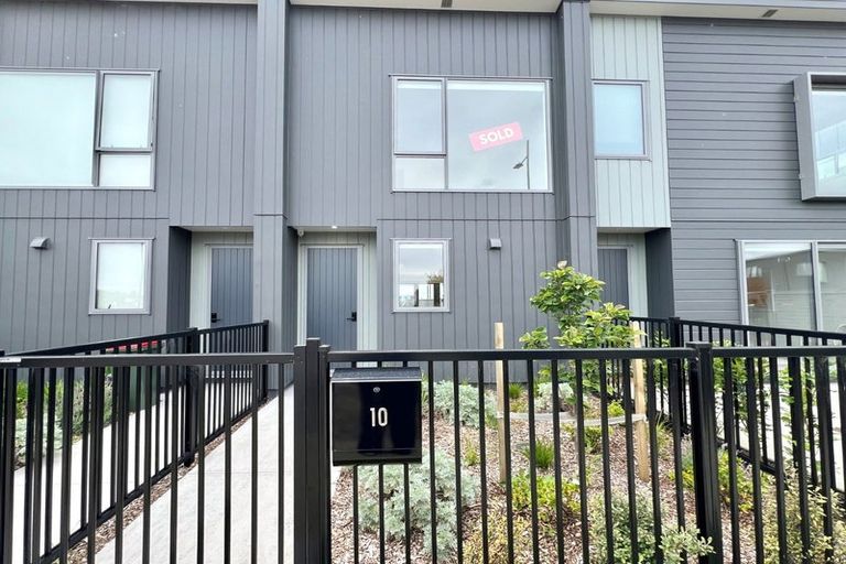 Photo of property in 10 Park Green Avenue, Rosehill, Papakura, 2113
