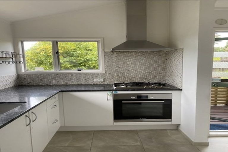 Photo of property in 11 Beaudine Avenue, Glenfield, Auckland, 0629