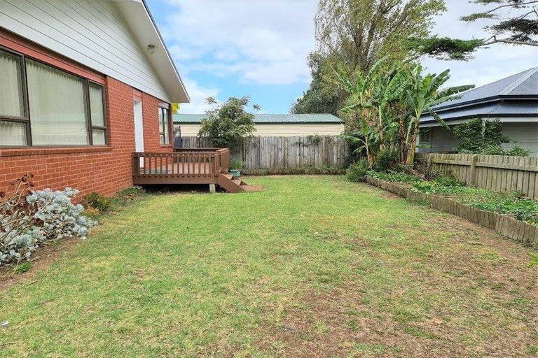 Photo of property in 10 Wallace Road, Mangere Bridge, Auckland, 2022