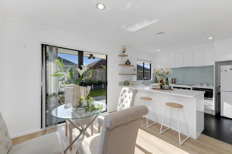 Photo of property in 6 Frank Bunce Grove, Flat Bush, Auckland, 2019