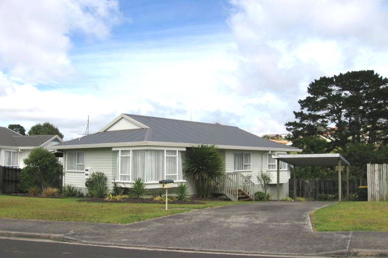 Photo of property in 4 Rook Place, Unsworth Heights, Auckland, 0632