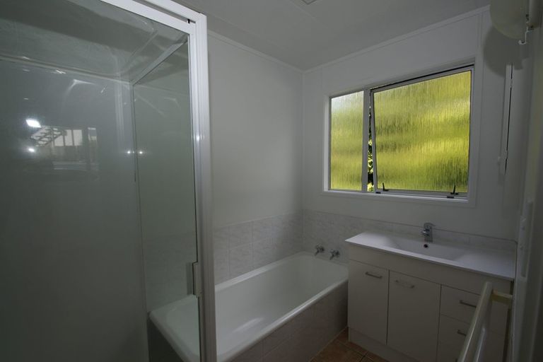 Photo of property in 2/19 Erica Road, Sunnynook, Auckland, 0620