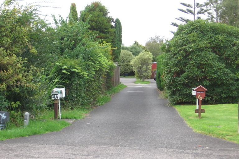 Photo of property in 2/4 Ti Nana Crescent, Henderson, Auckland, 0610