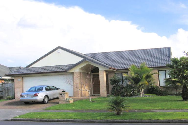 Photo of property in 36 Claremont Way, East Tamaki Heights, Auckland, 2016