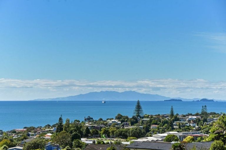 Photo of property in 1/305 East Coast Road, Mairangi Bay, Auckland, 0630