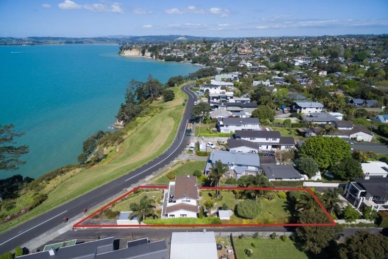 Photo of property in 58 Marine Parade, Mellons Bay, Auckland, 2014
