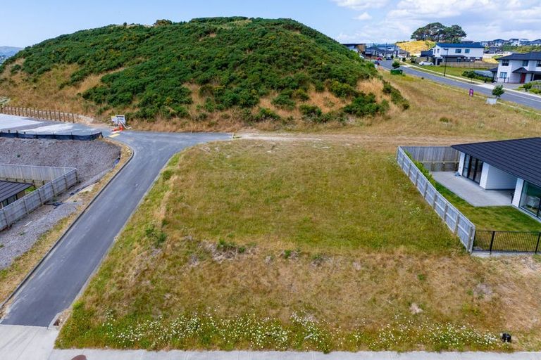 Photo of property in 25 Te Hoiere Street, Aotea, Porirua, 5024