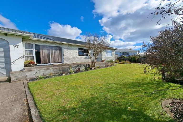 Photo of property in 97 Broadway, Waitara, 4320
